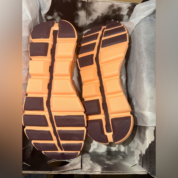 OnCloud X- Running Beige and Peach Sneakers - Picture 3 of 5